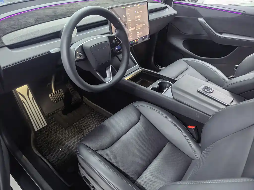 Tesla Model Y — миниатюра 2