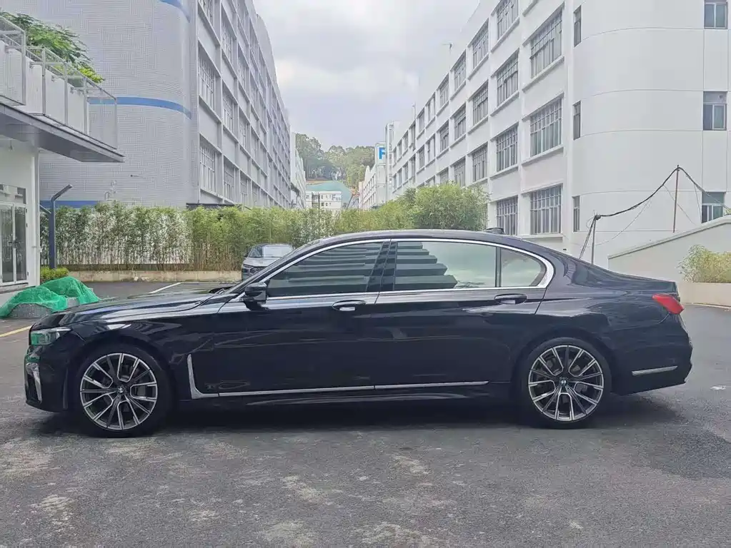 BMW 7 Series 7 2016 730Li Lead