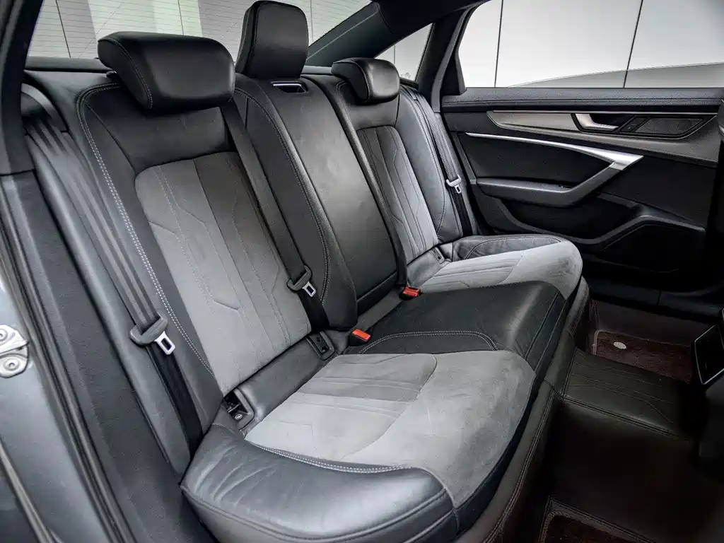 Audi A6L — миниатюра 10