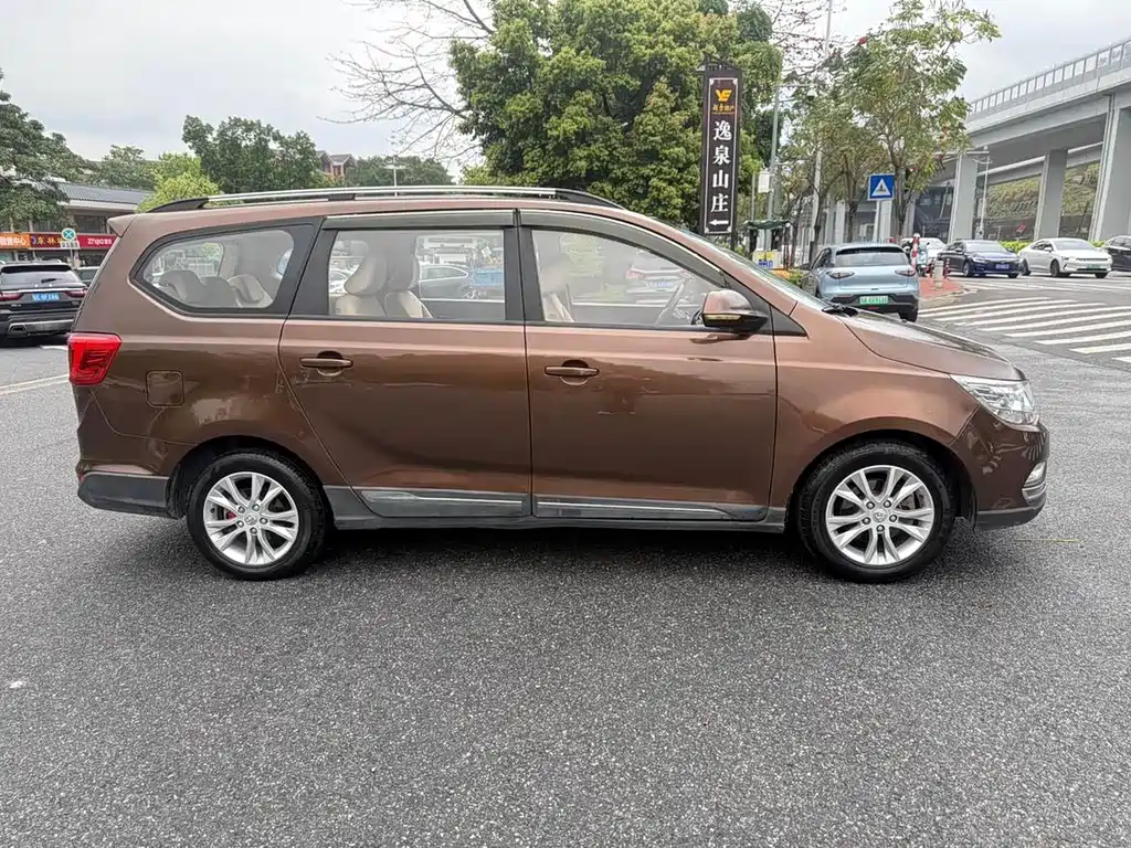 Baojun 730 2016 1.5T MT 7 мест