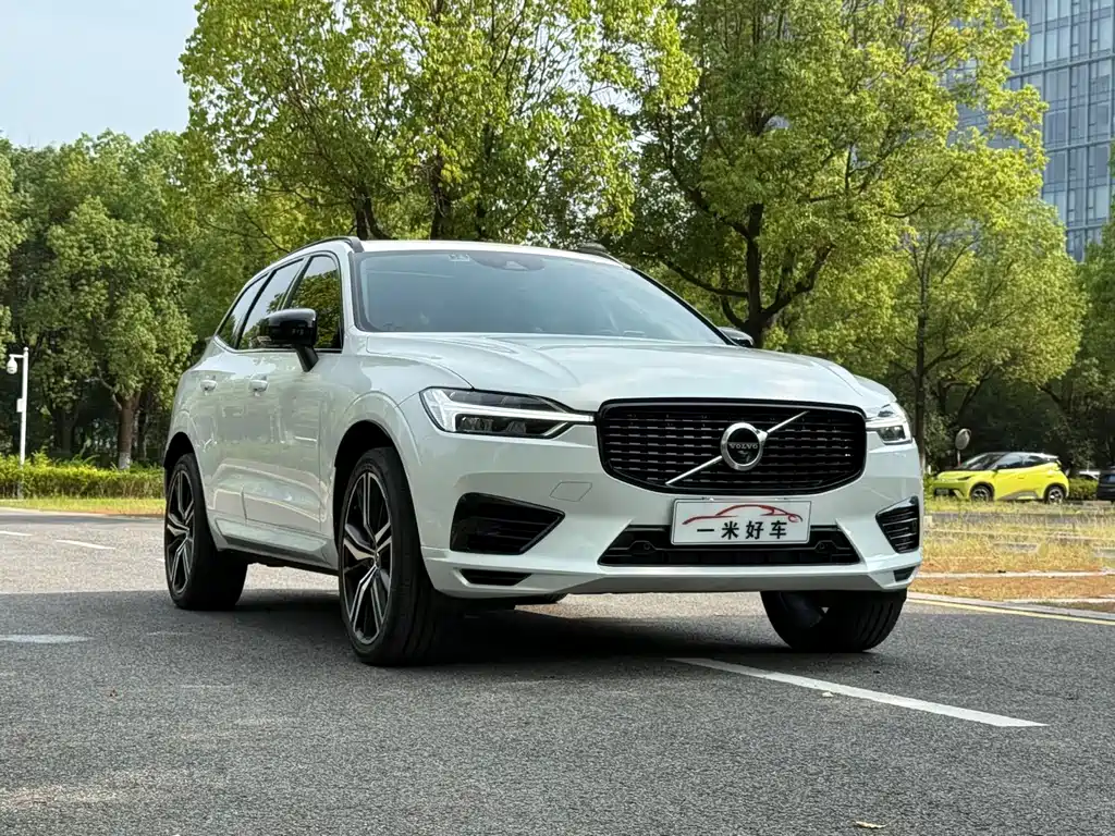 Volvo XC60 PHEV — миниатюра 3