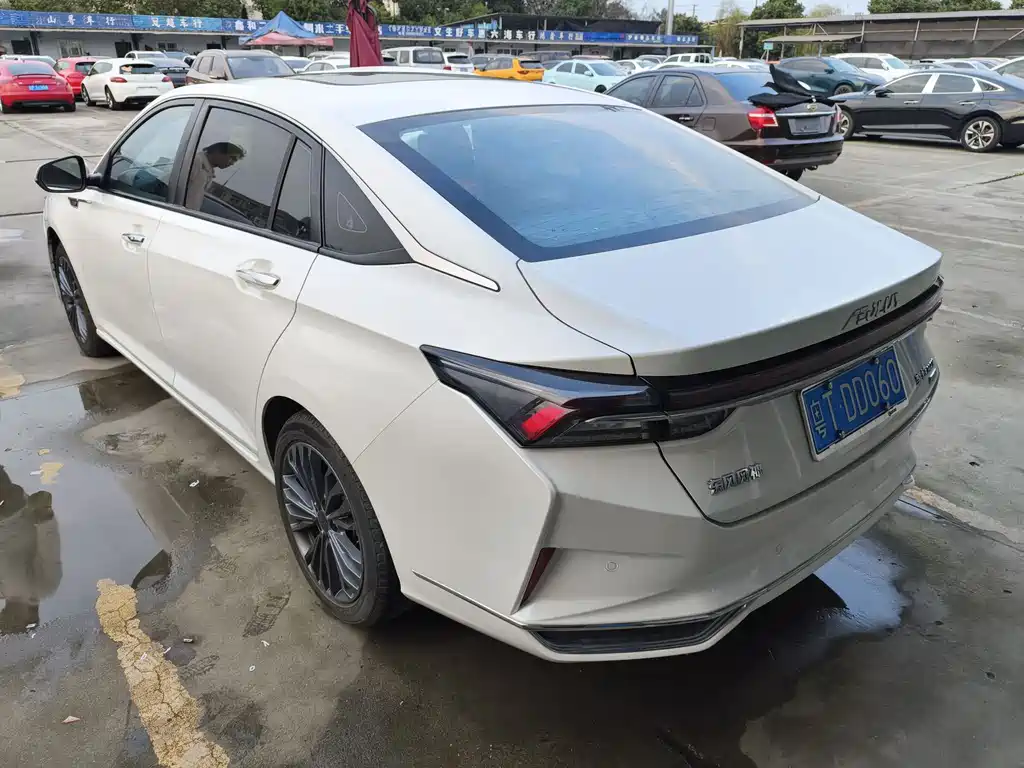 DONGFENG YI HYUN MAX