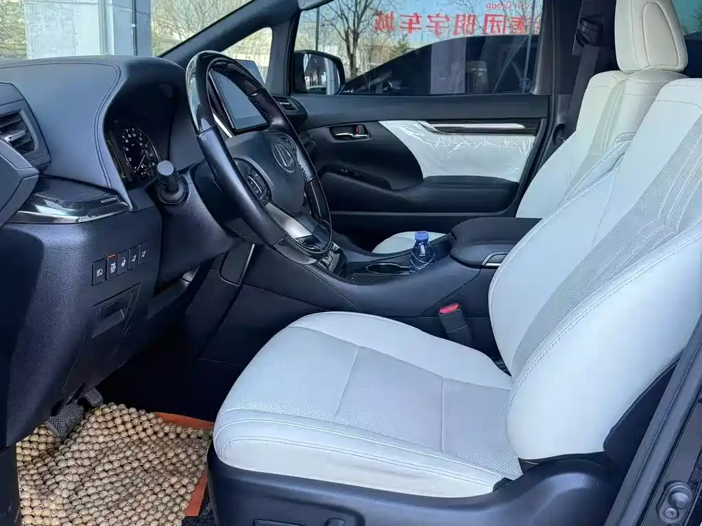 Lexus LM 2020 300h мест