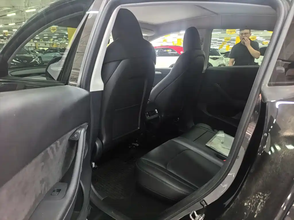 Tesla Model Y — миниатюра 4