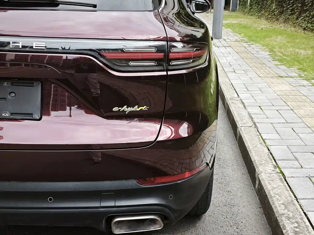 Porsche Cayenne Hybrid — миниатюра 11