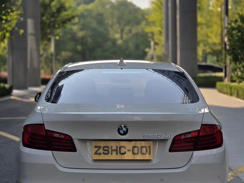 BMW 5 Series — миниатюра 4