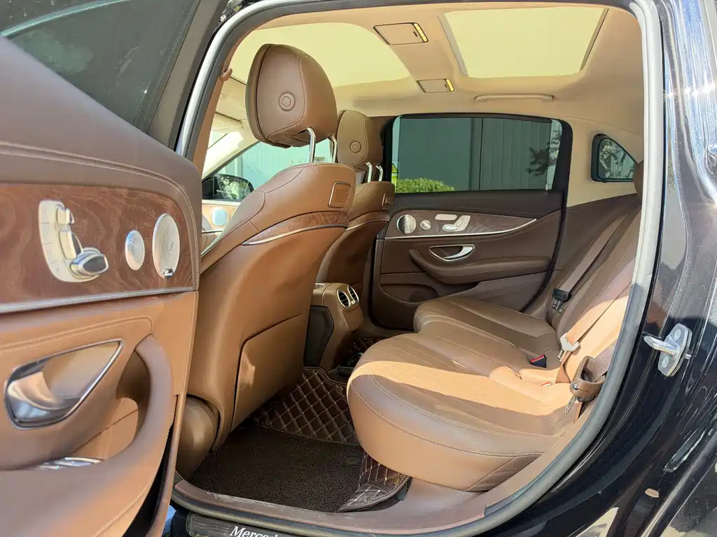 Mercedes-Benz E-Class — миниатюра 8