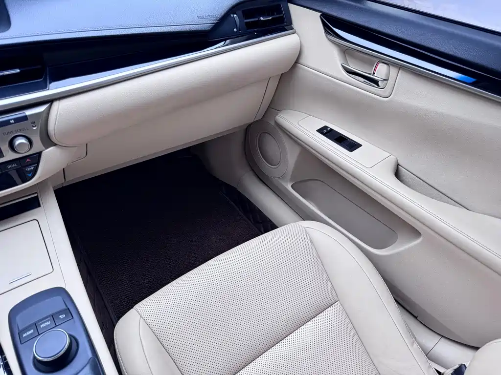 Lexus ES — миниатюра 12