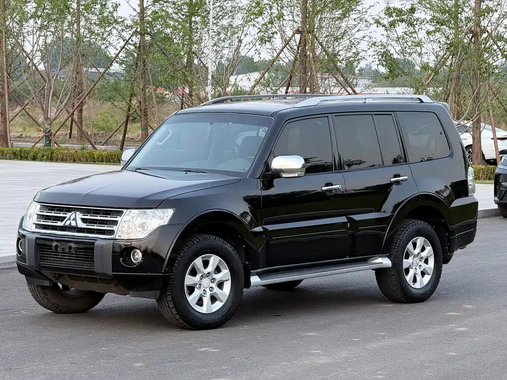 Mitsubishi Pajero (Import) 2011