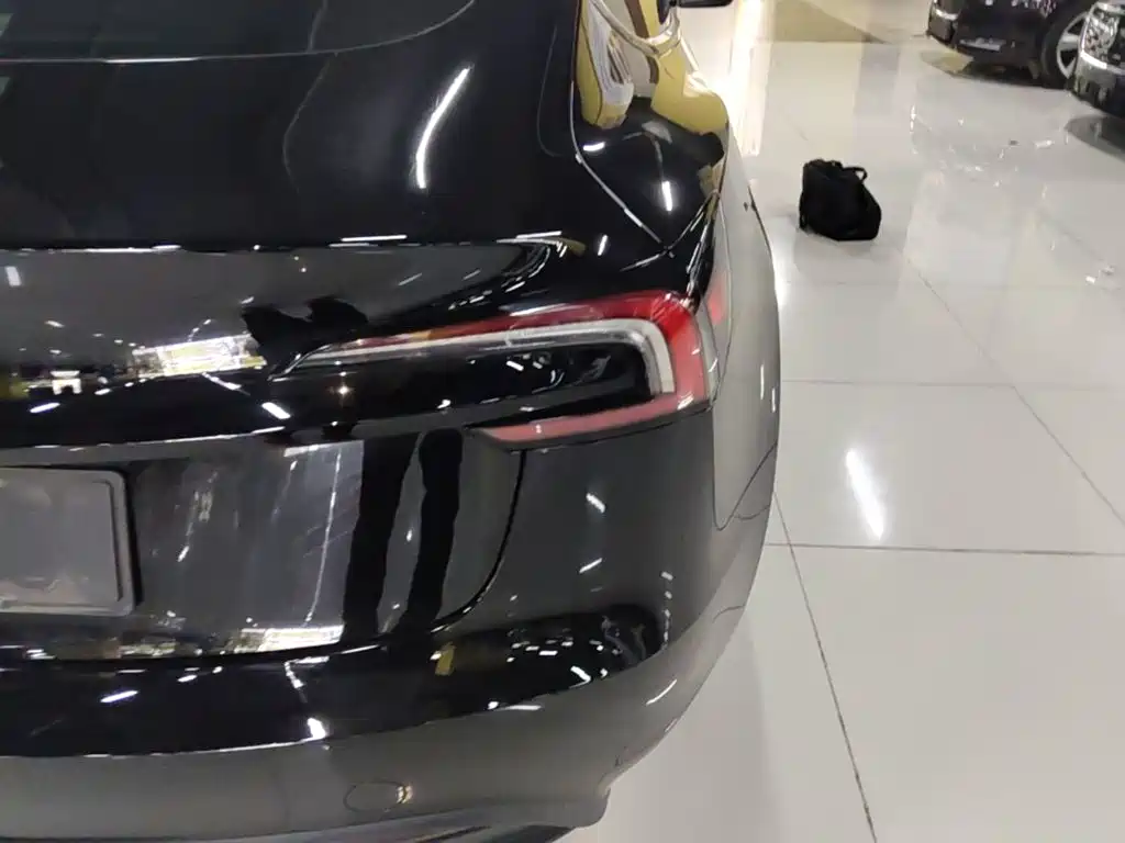 Tesla Model 3 — миниатюра 8