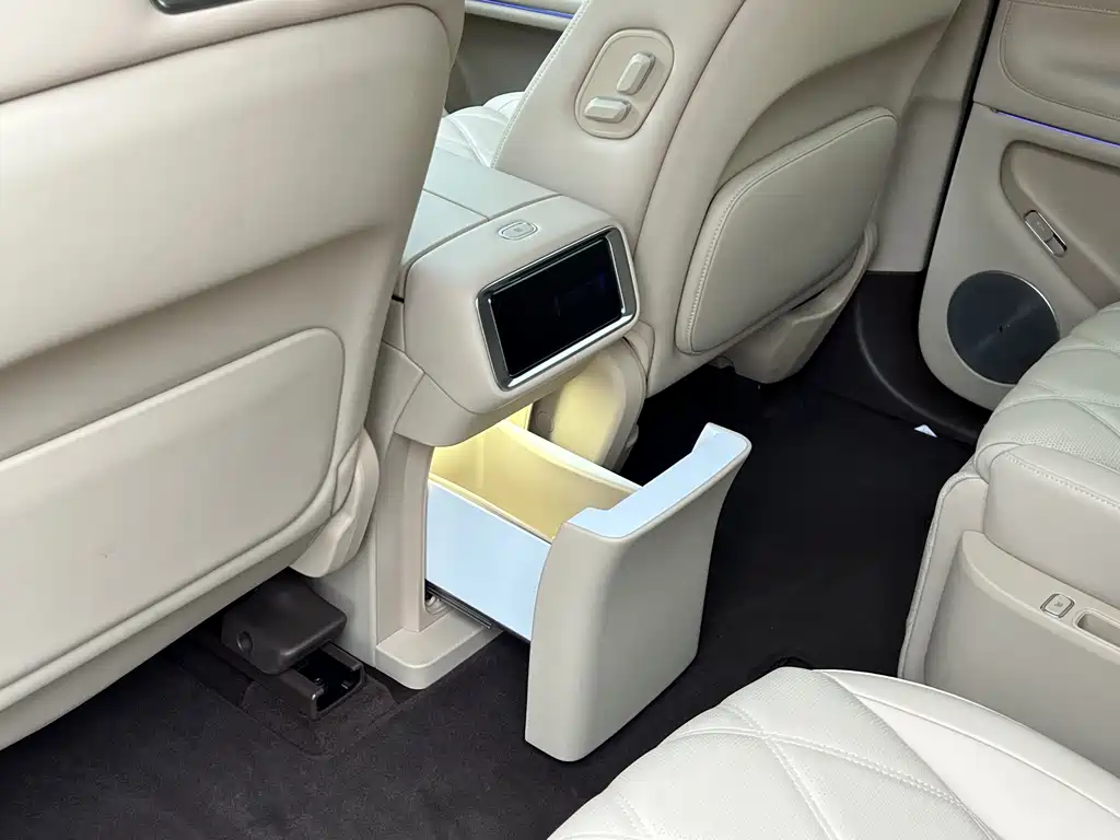 AITO ASK THE WORLD M9