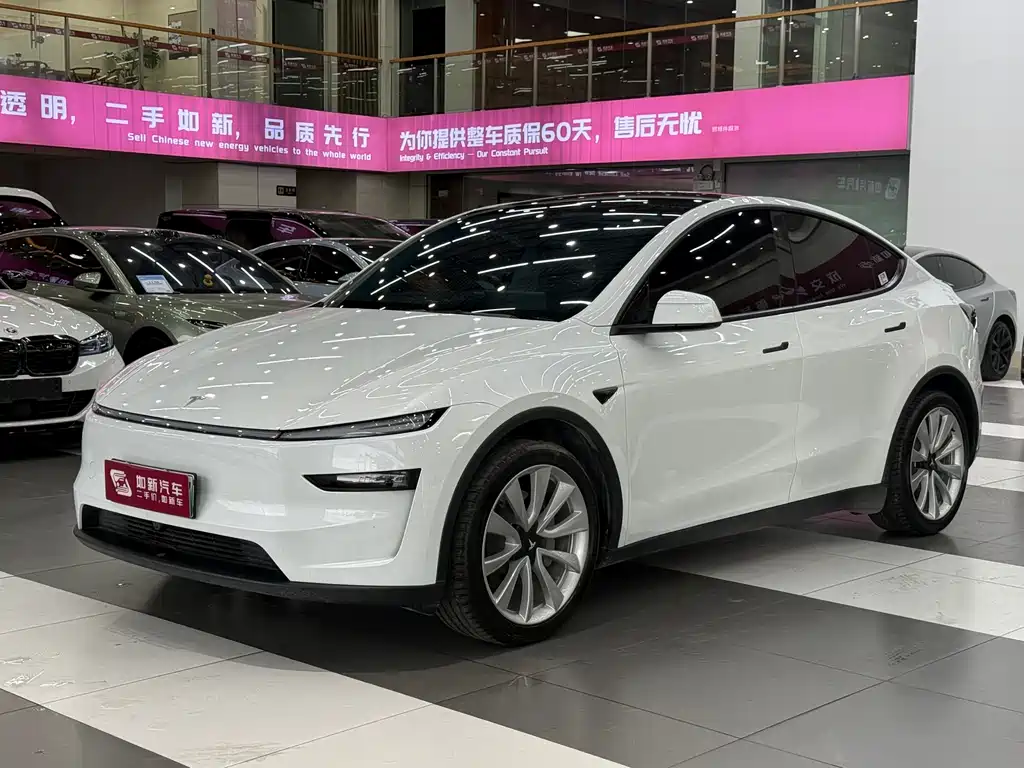 Tesla Model Y 2025
