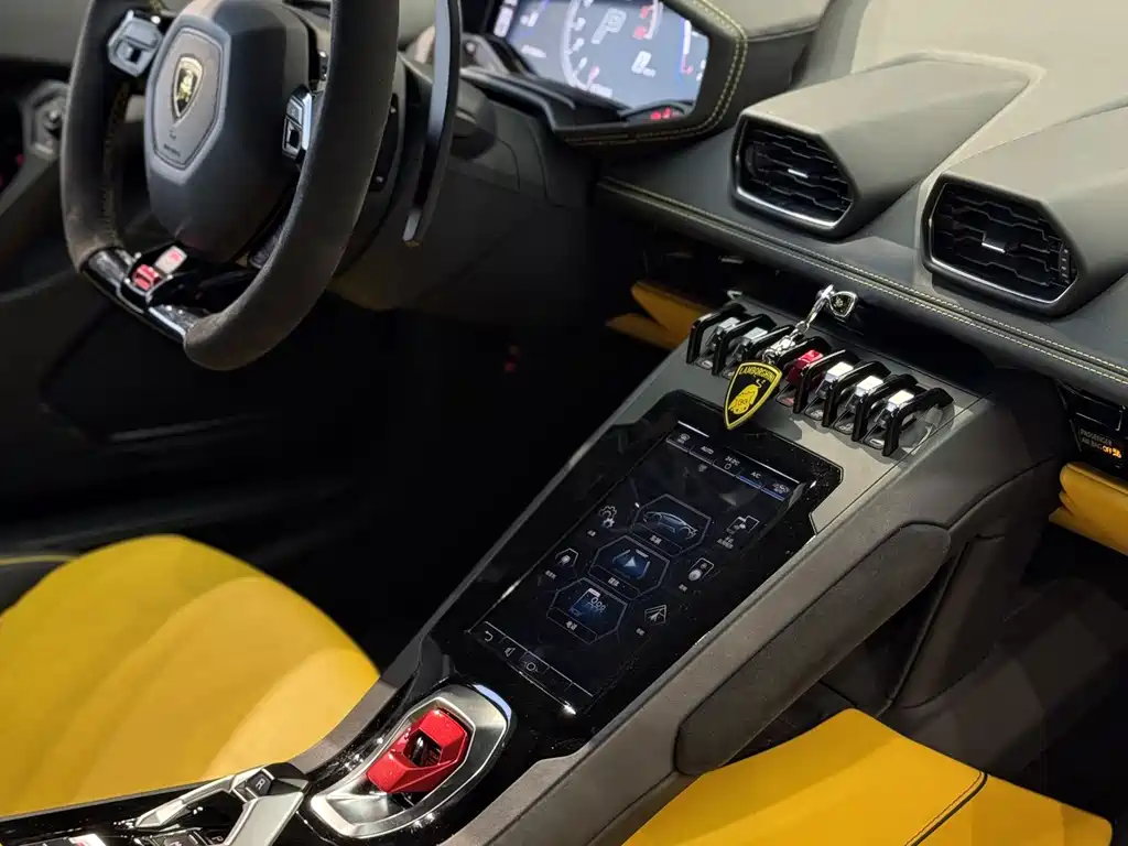 LAMBORGHINI HURACÁN