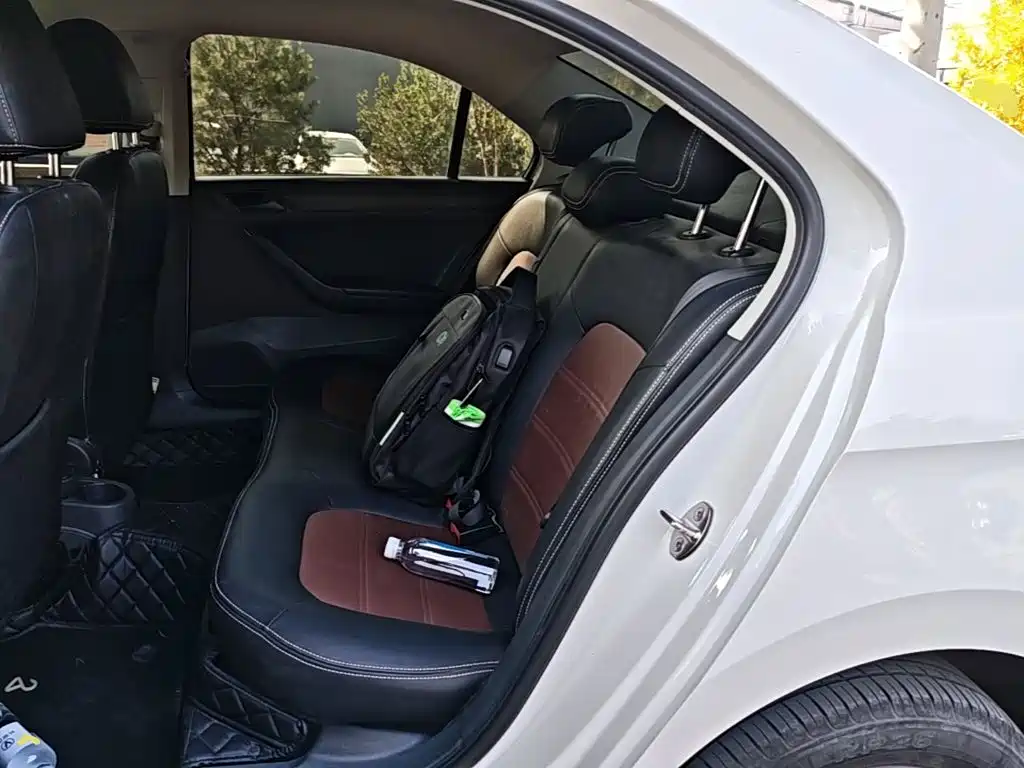Volkswagen Jetta — миниатюра 17