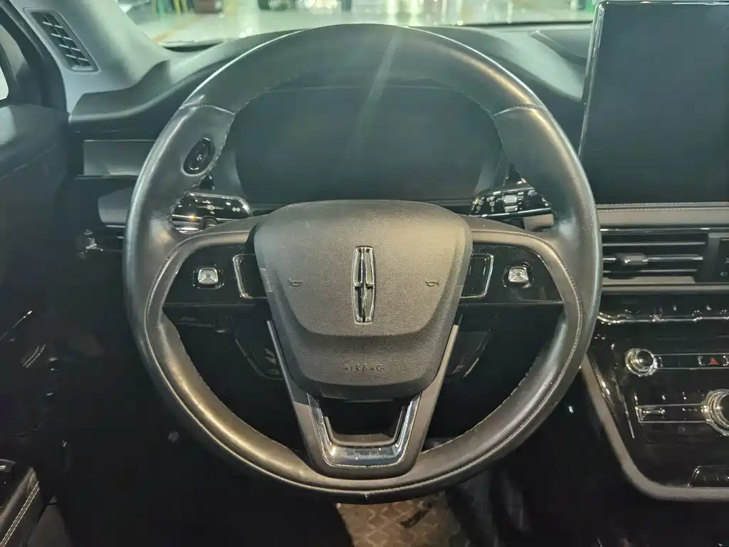 Lincoln Corsair — миниатюра 9