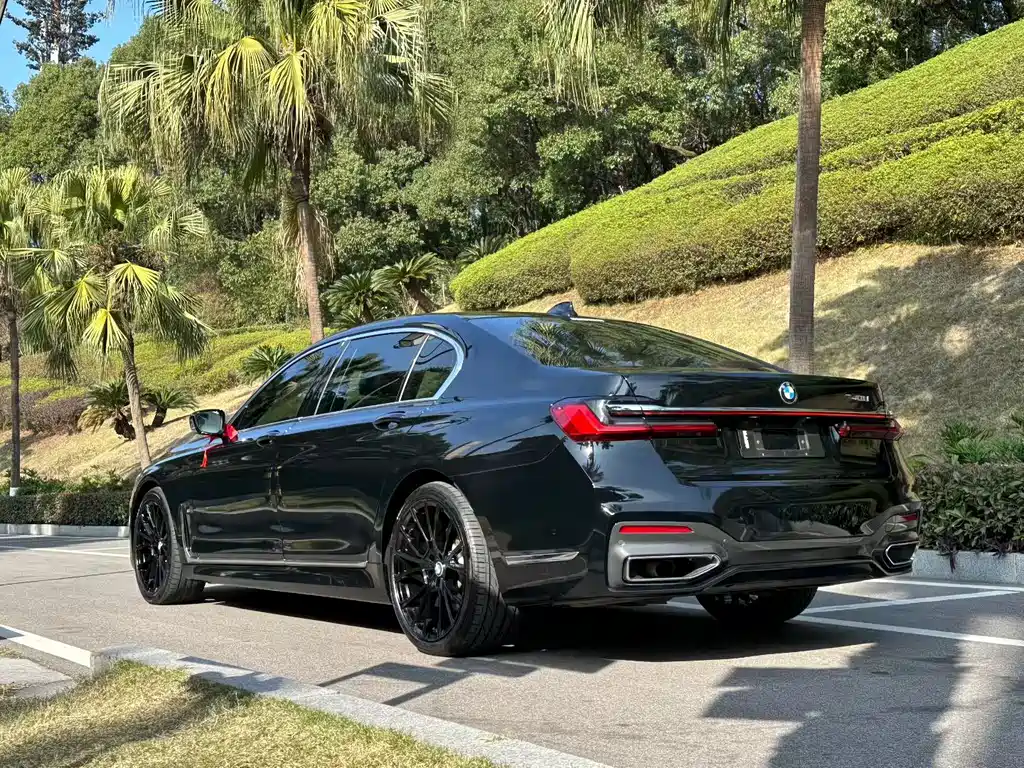 BMW 7 Series — миниатюра 7