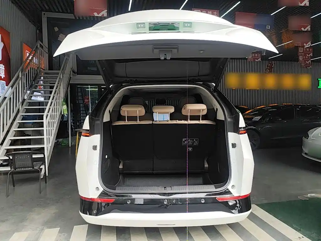 XPeng X9 — миниатюра 19