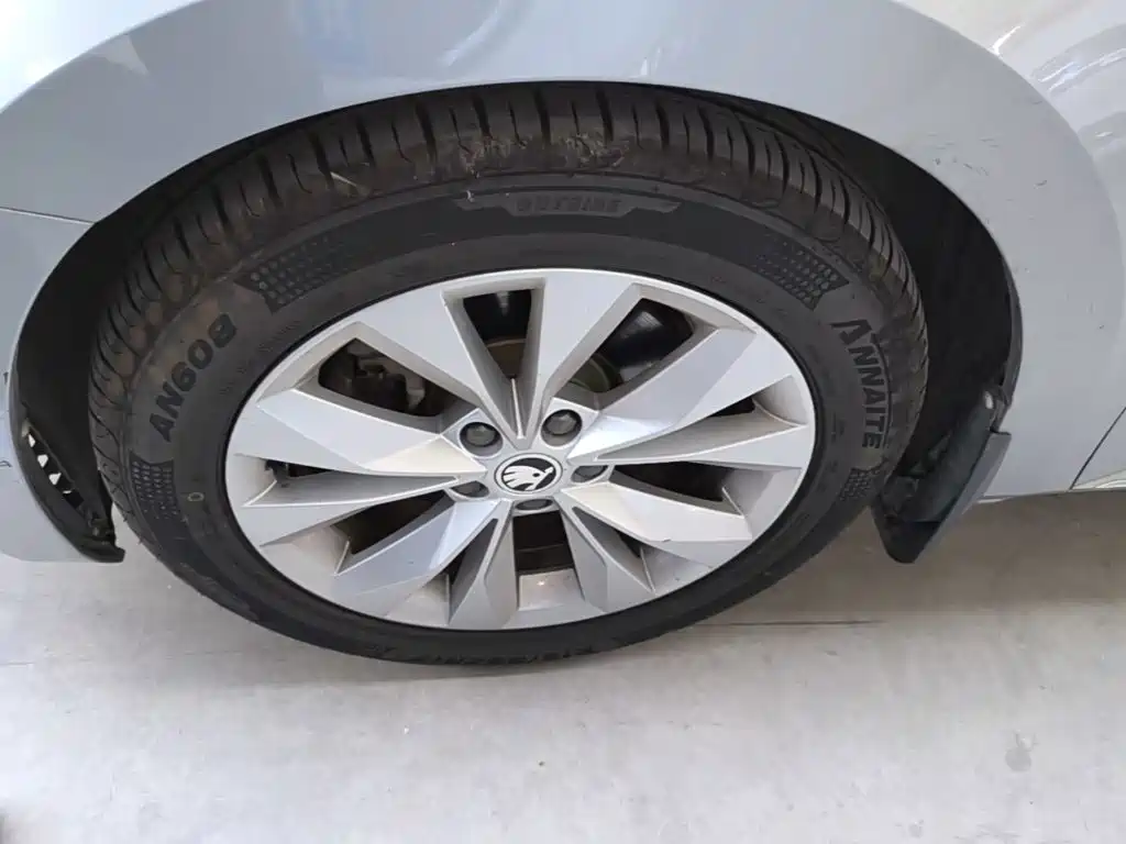 Skoda Superb — миниатюра 23
