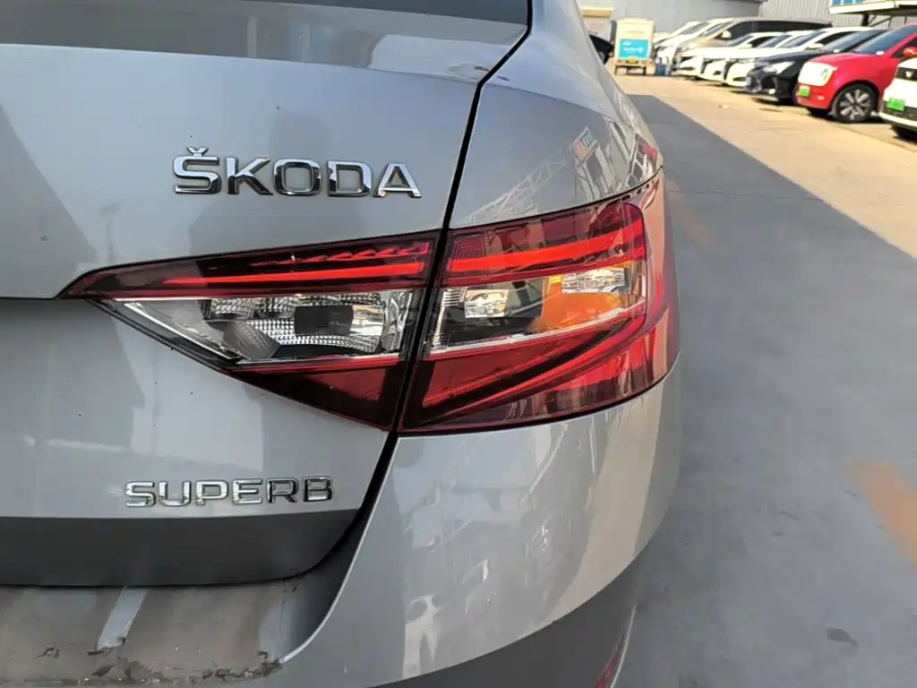 Skoda Superb — миниатюра 8