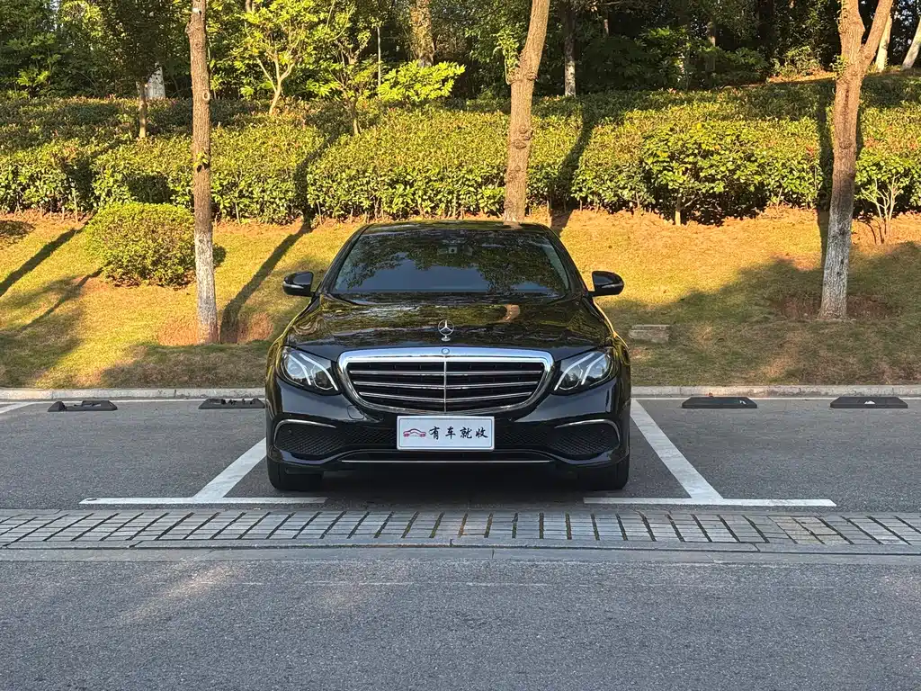 Mercedes-Benz E-Class — миниатюра 2