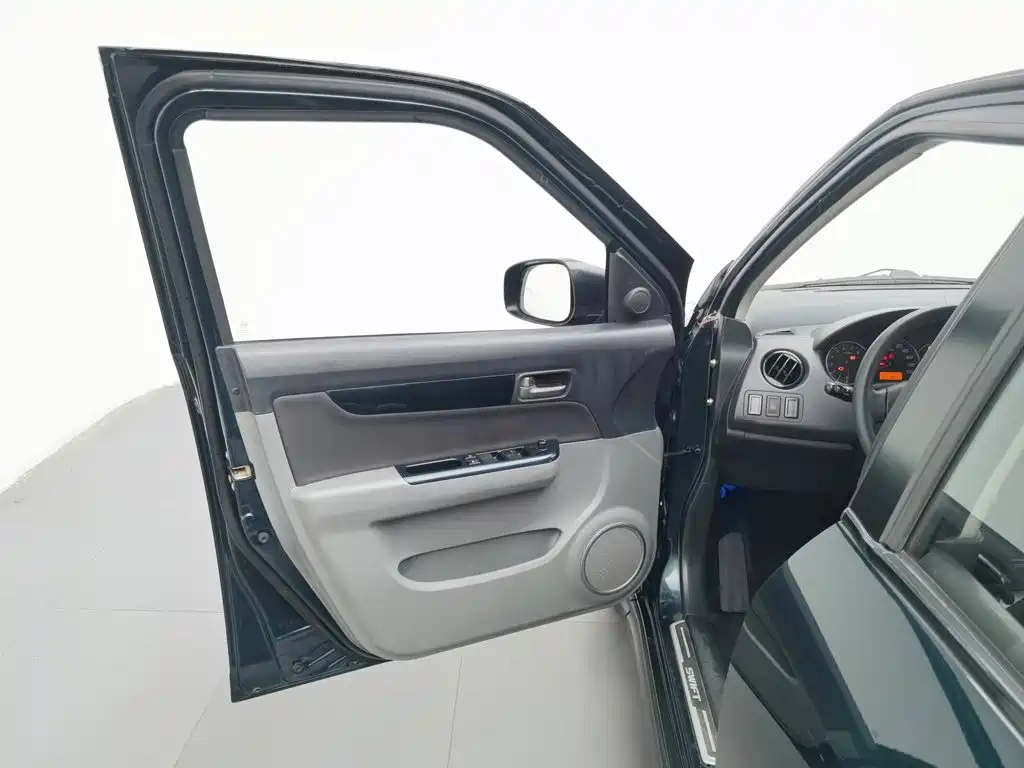 Suzuki Swift — миниатюра 8