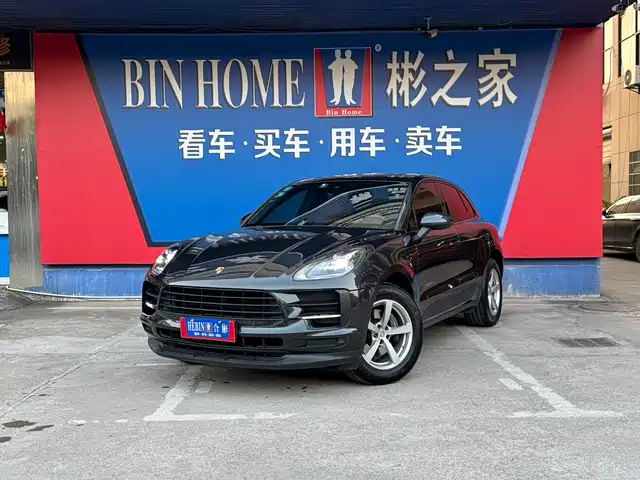 PORSCHE MACAN