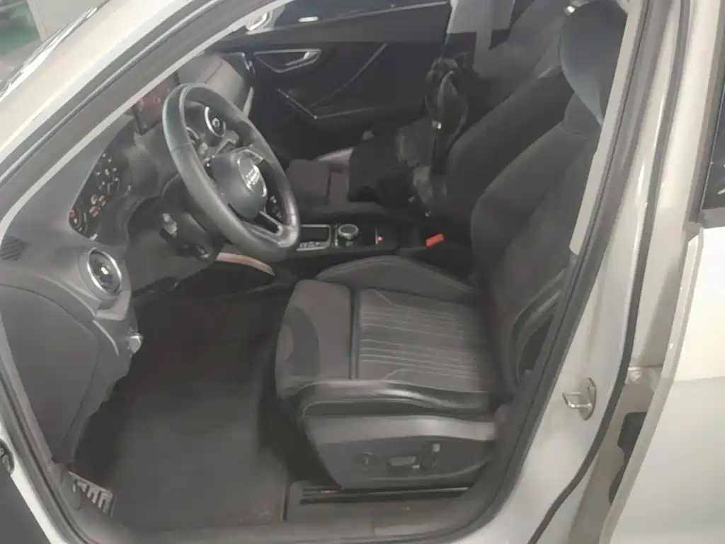 Audi Q2L e-tron — миниатюра 15