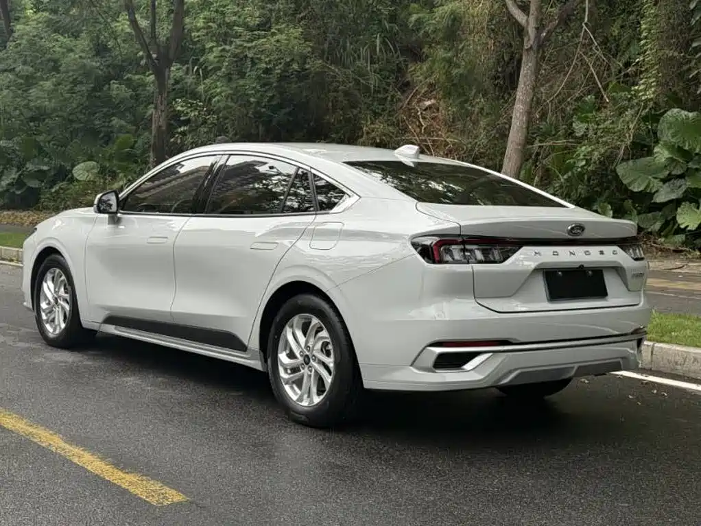 Ford Mondeo — миниатюра 11