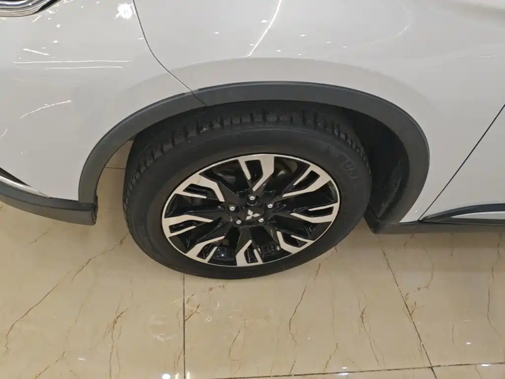 Mitsubishi Outlander — миниатюра 23