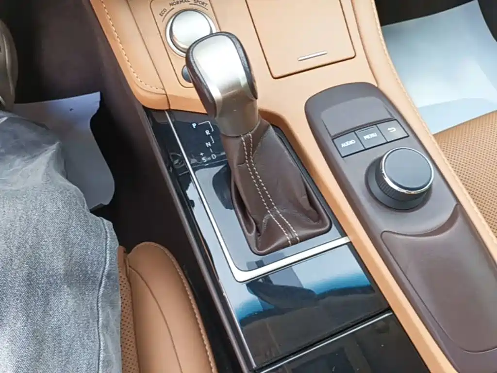 Lexus ES — миниатюра 14