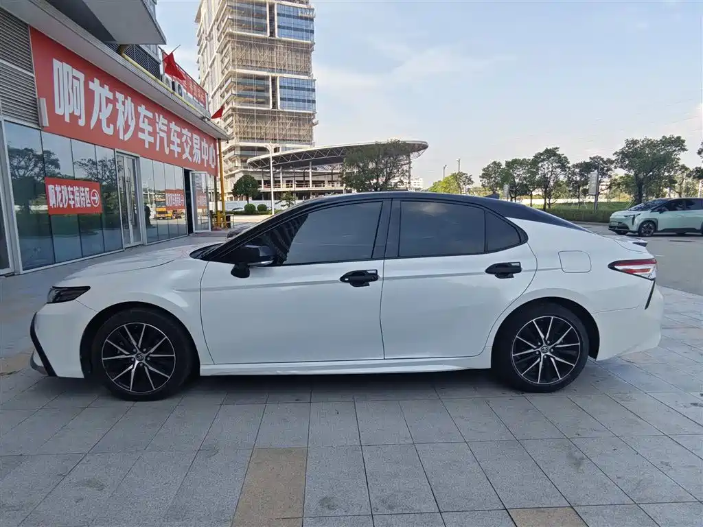 Toyota Camry — миниатюра 3