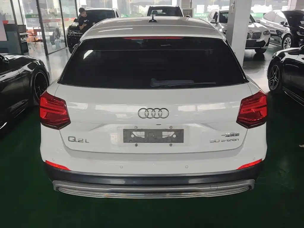 Audi Q2L e-tron — миниатюра 6