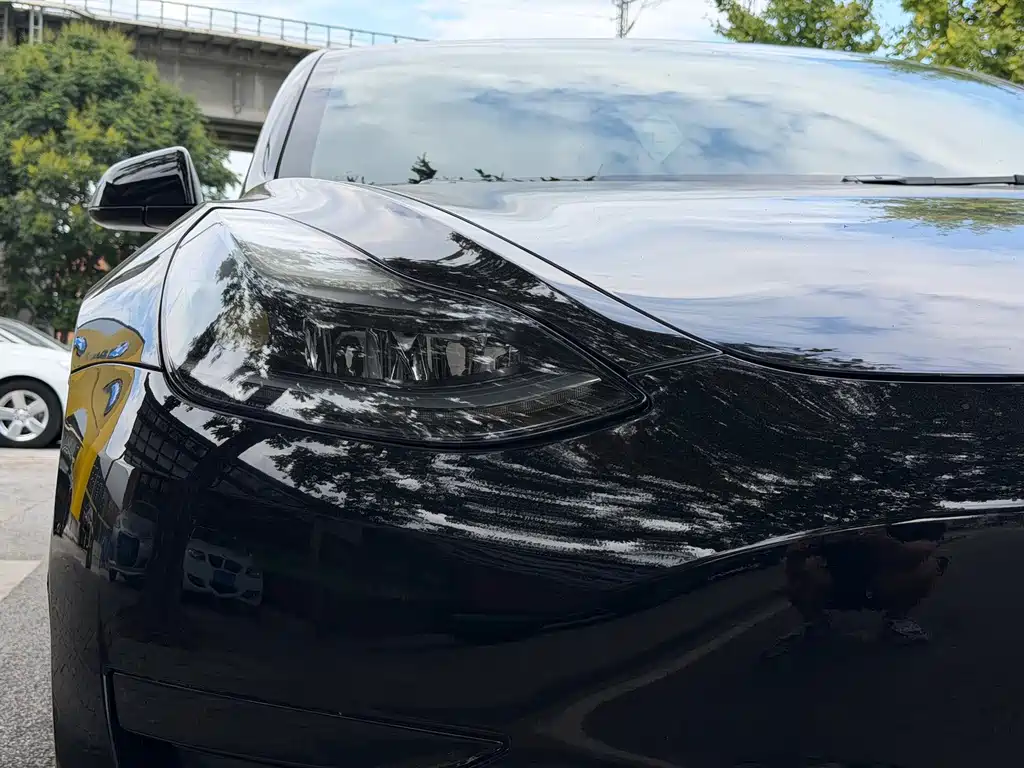 Tesla Model 3 — миниатюра 3