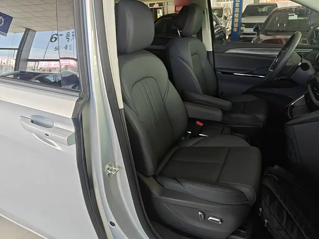 Buick GL8 Hybrid — миниатюра 25
