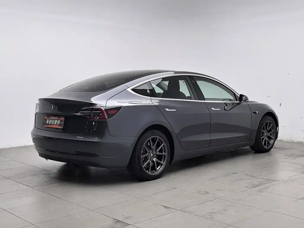 Tesla Model 3 — миниатюра 2