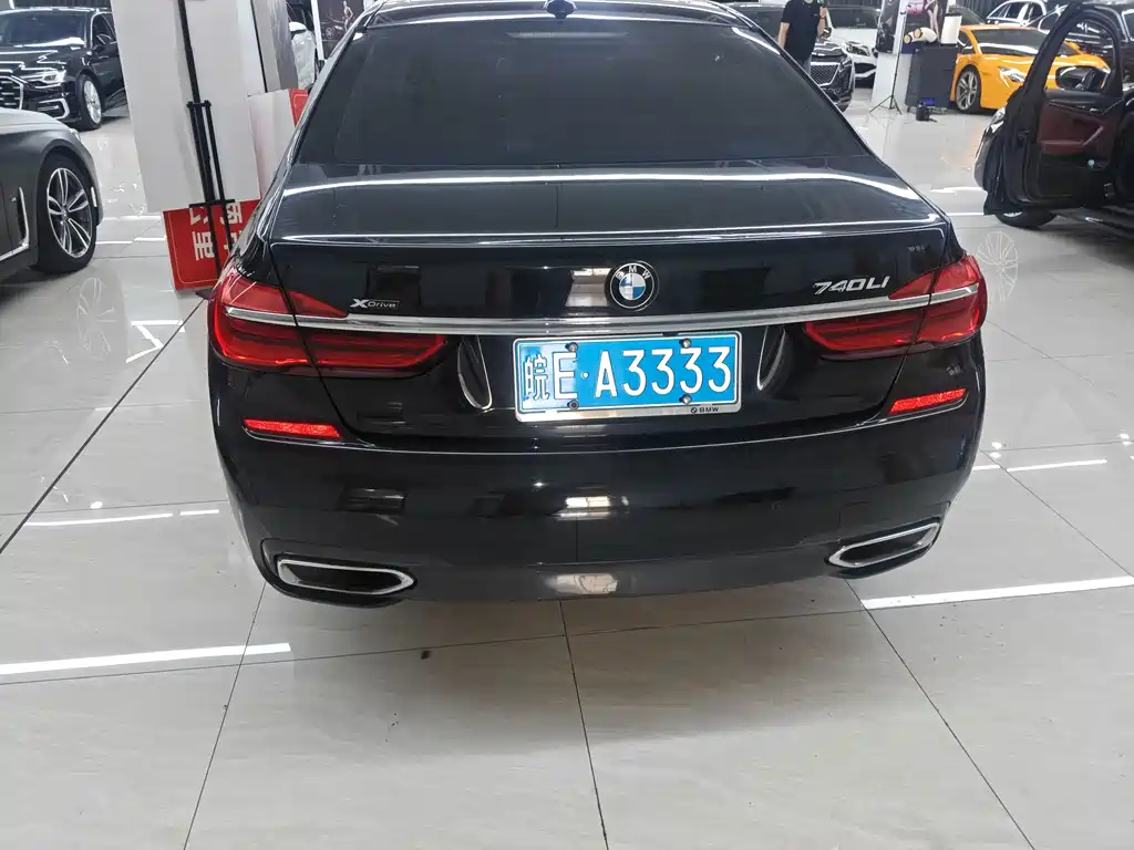 BMW 7 Series — миниатюра 4