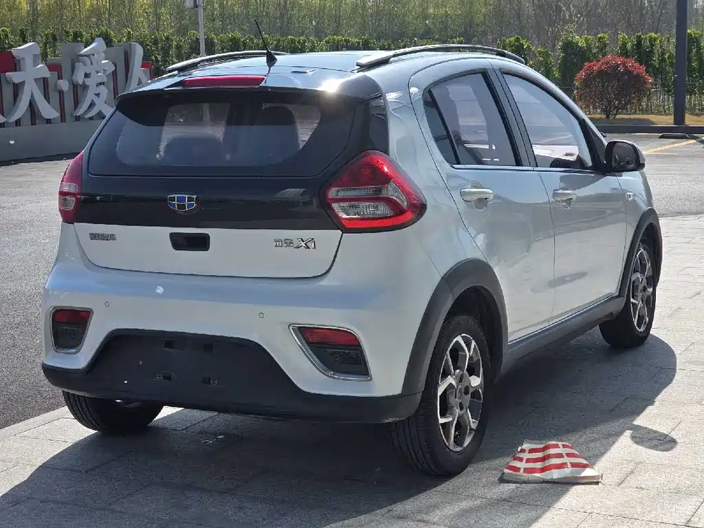 Geely X1 2017 1.3L AT