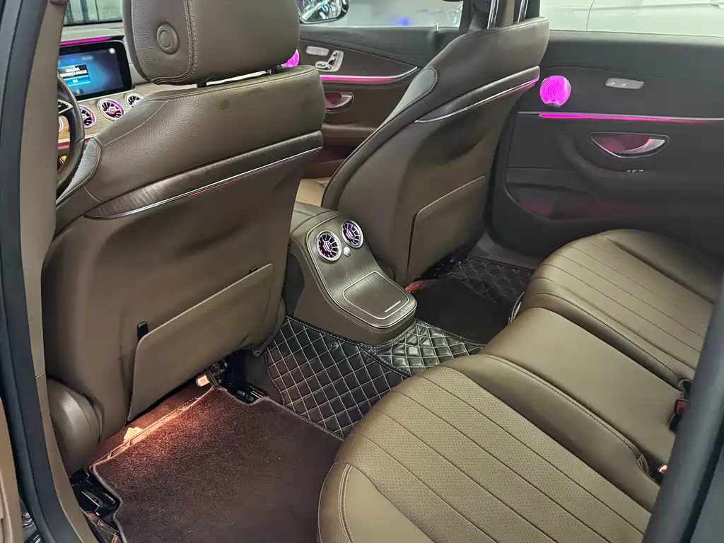 Mercedes-Benz E-Class — миниатюра 8