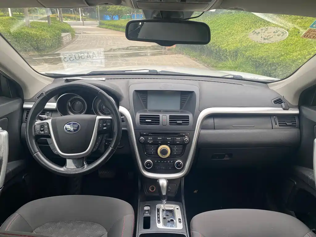 Bestune X80 2013 2.0L AT Luxury