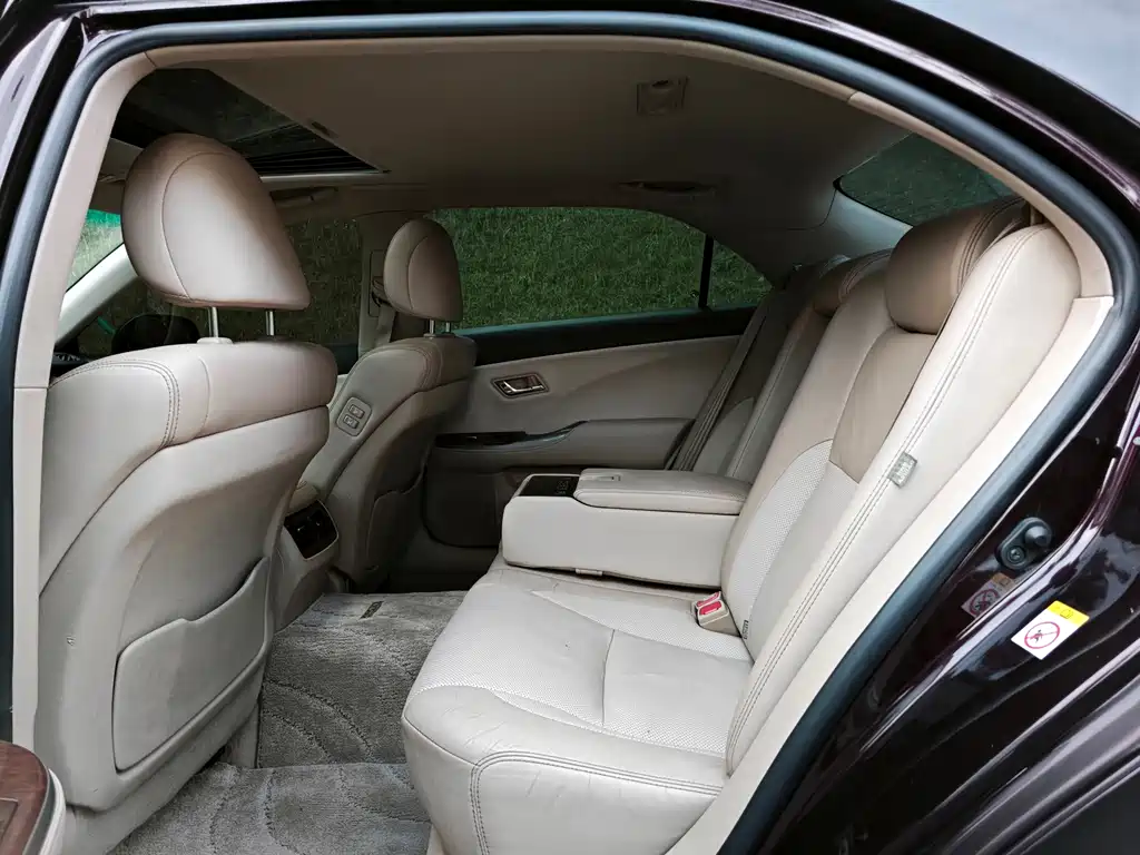 Toyota Crown — миниатюра 6