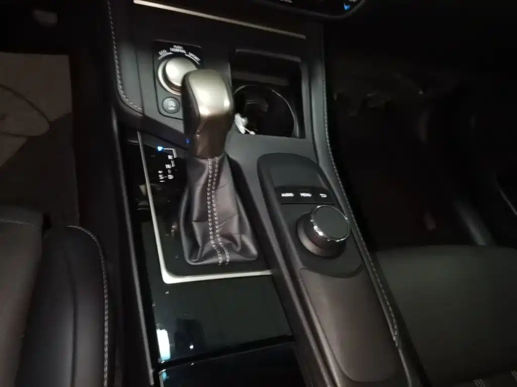 Lexus ES — миниатюра 14