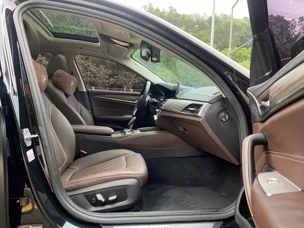 BMW 5 Series — миниатюра 14
