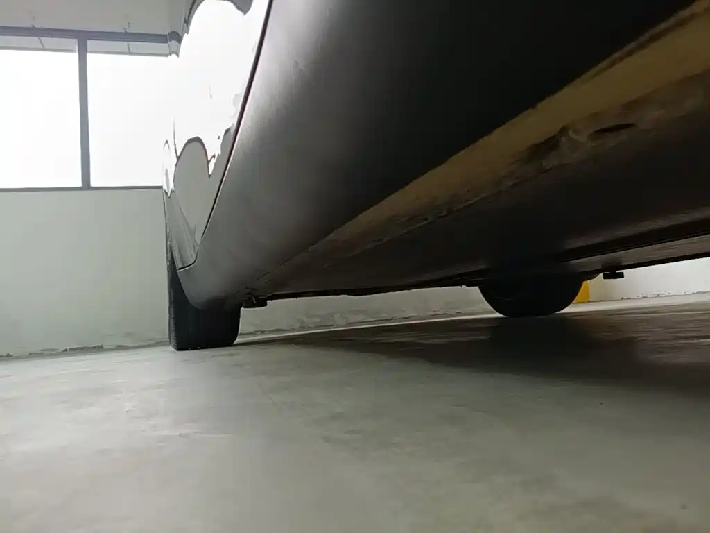 Tesla Model Y — миниатюра 21