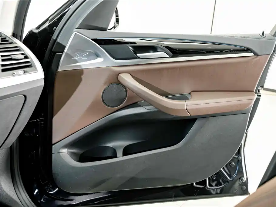 BMW iX3 — миниатюра 15