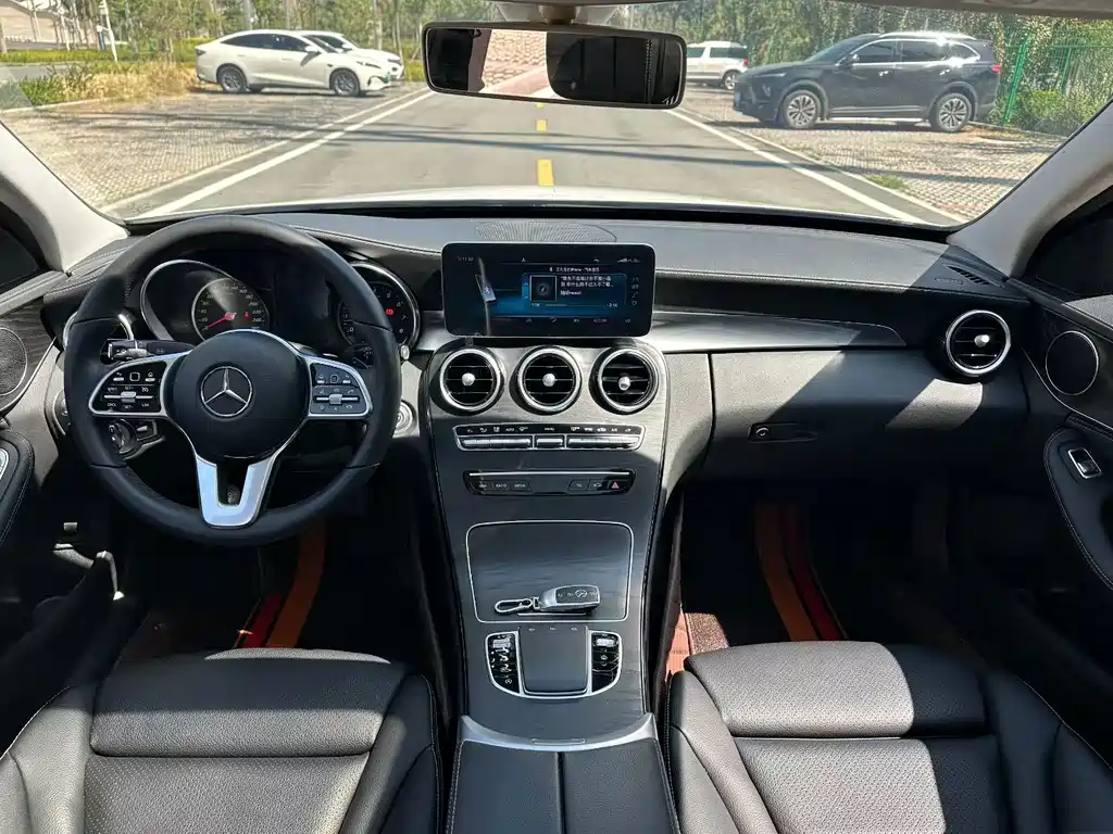 Mercedes-Benz C-Class — миниатюра 8