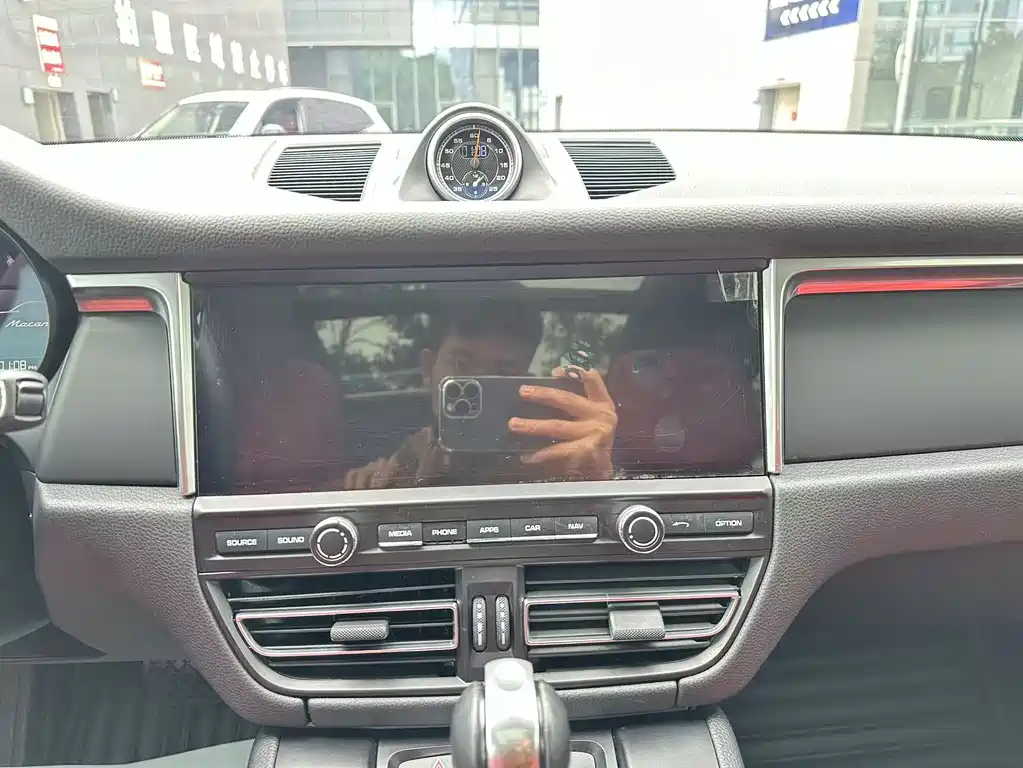 Porsche Macan — миниатюра 13