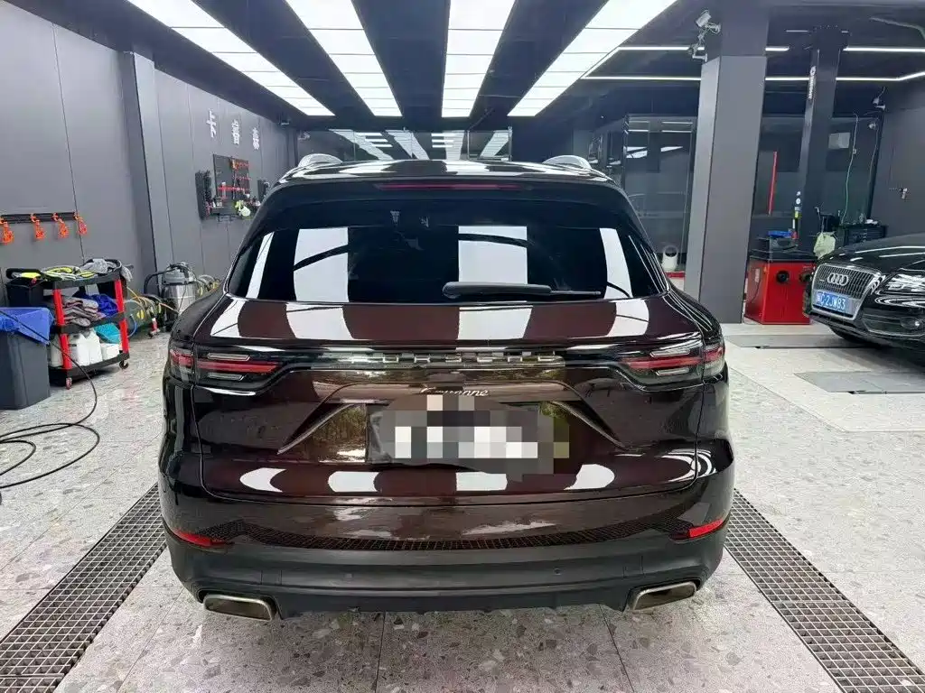 Porsche Cayenne — миниатюра 7