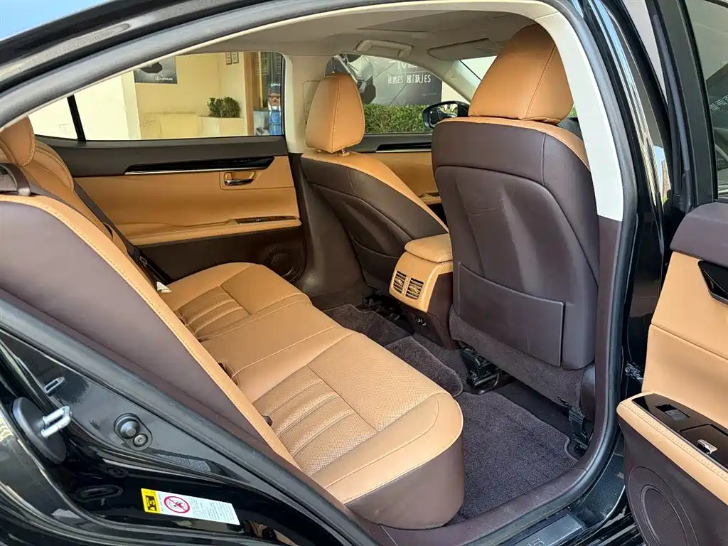 Lexus ES — миниатюра 9