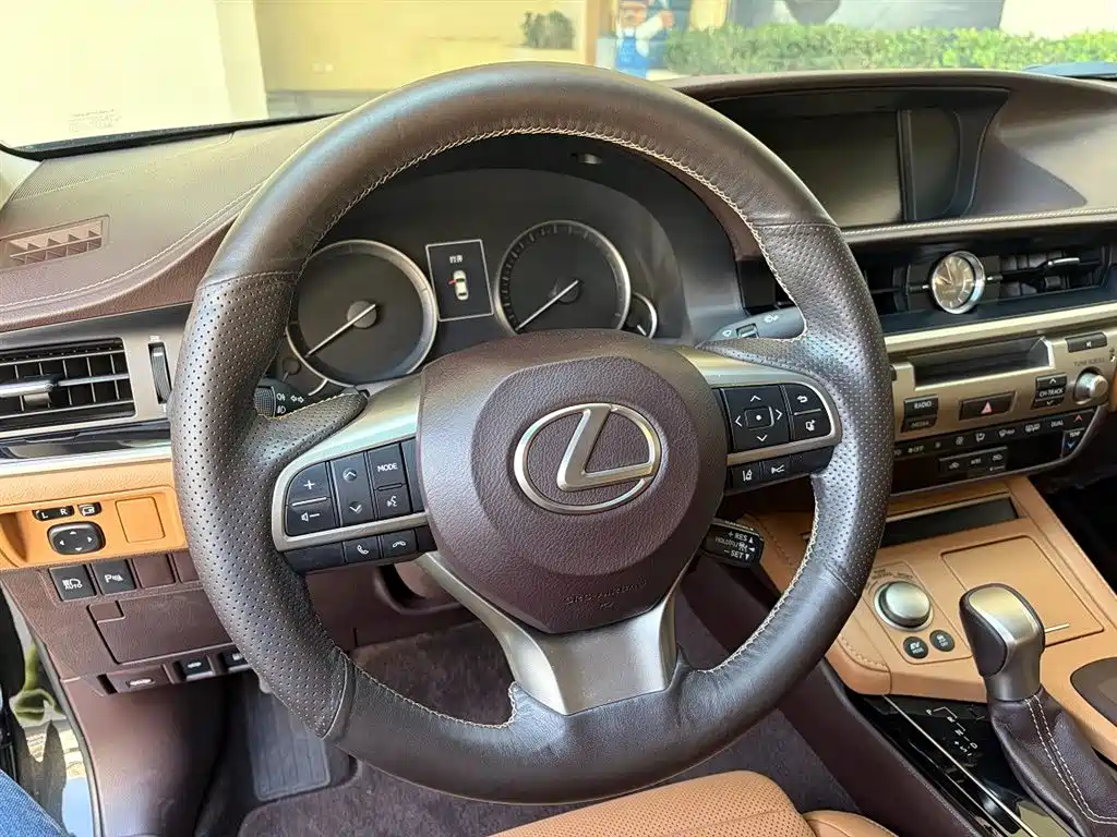 Lexus ES — миниатюра 7