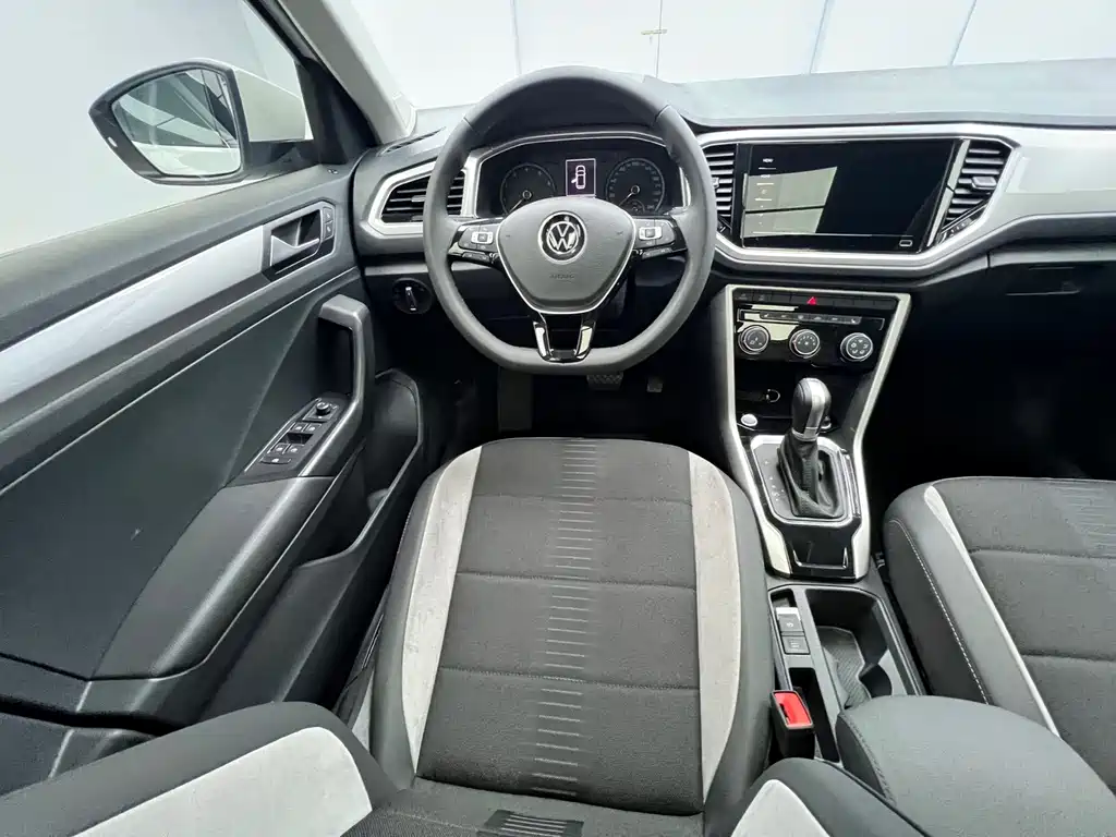 Volkswagen T-Roc — миниатюра 9
